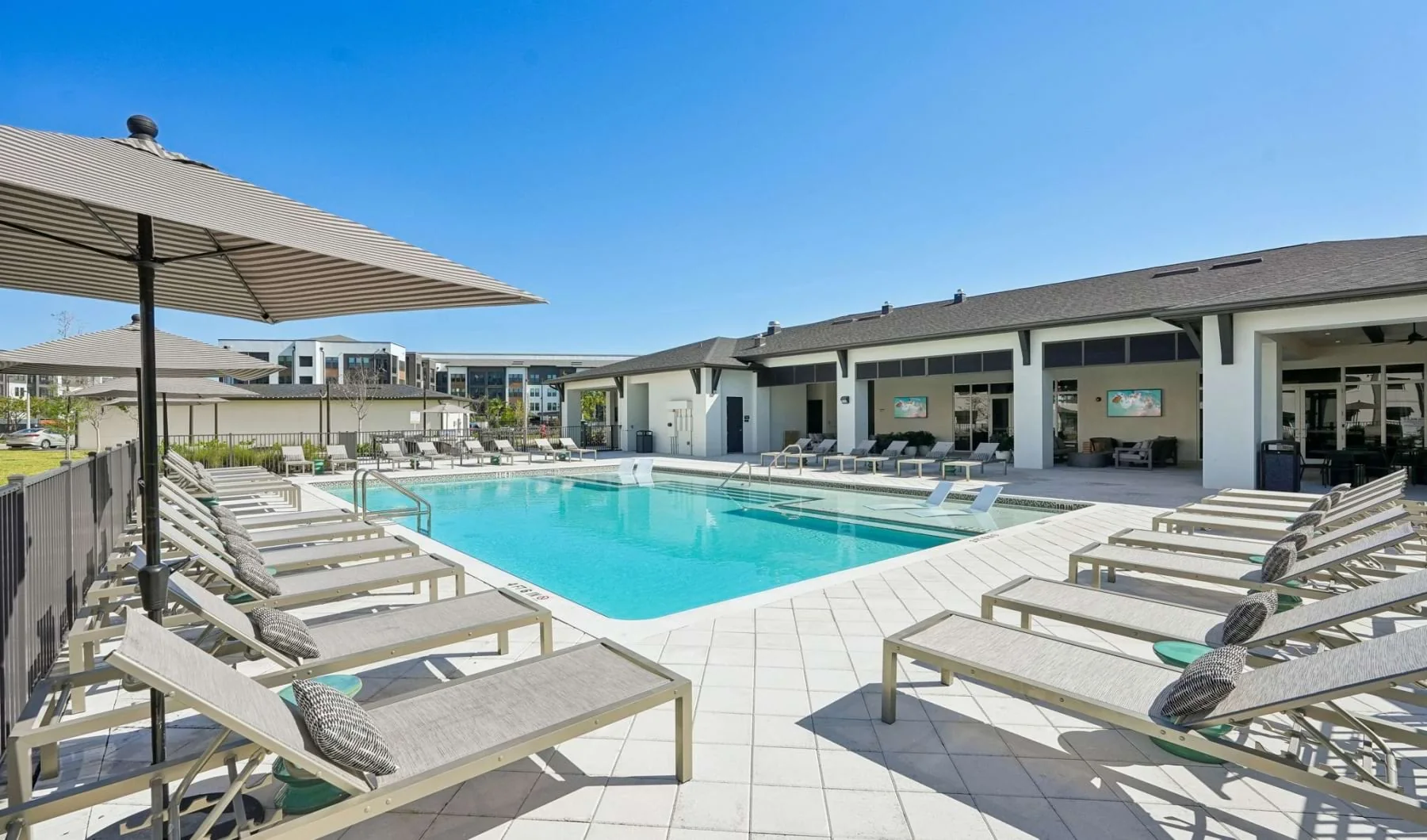 Estero Vista exterior and pool in Fort Myers, Florida