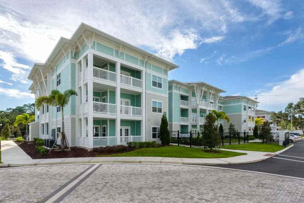 Exterior of Grand Cypress Apartments in Tampa, Florida