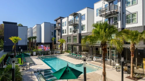 01-the-metropolitan-gainesville-pool-exterior